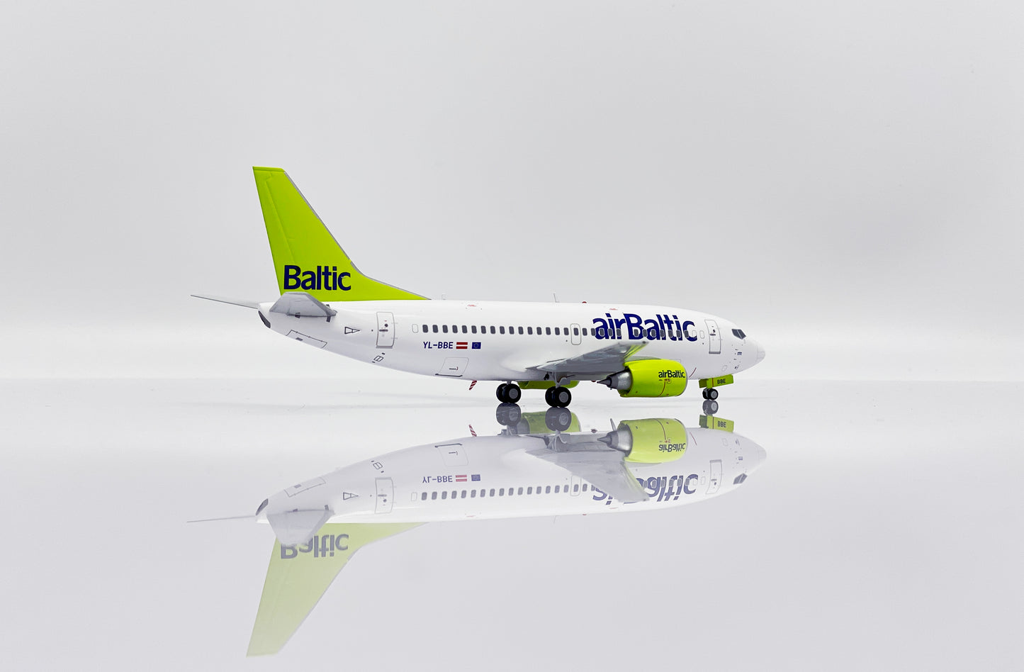 JC WINGS B737-500 AIR BALTIC REG: YL-BBE