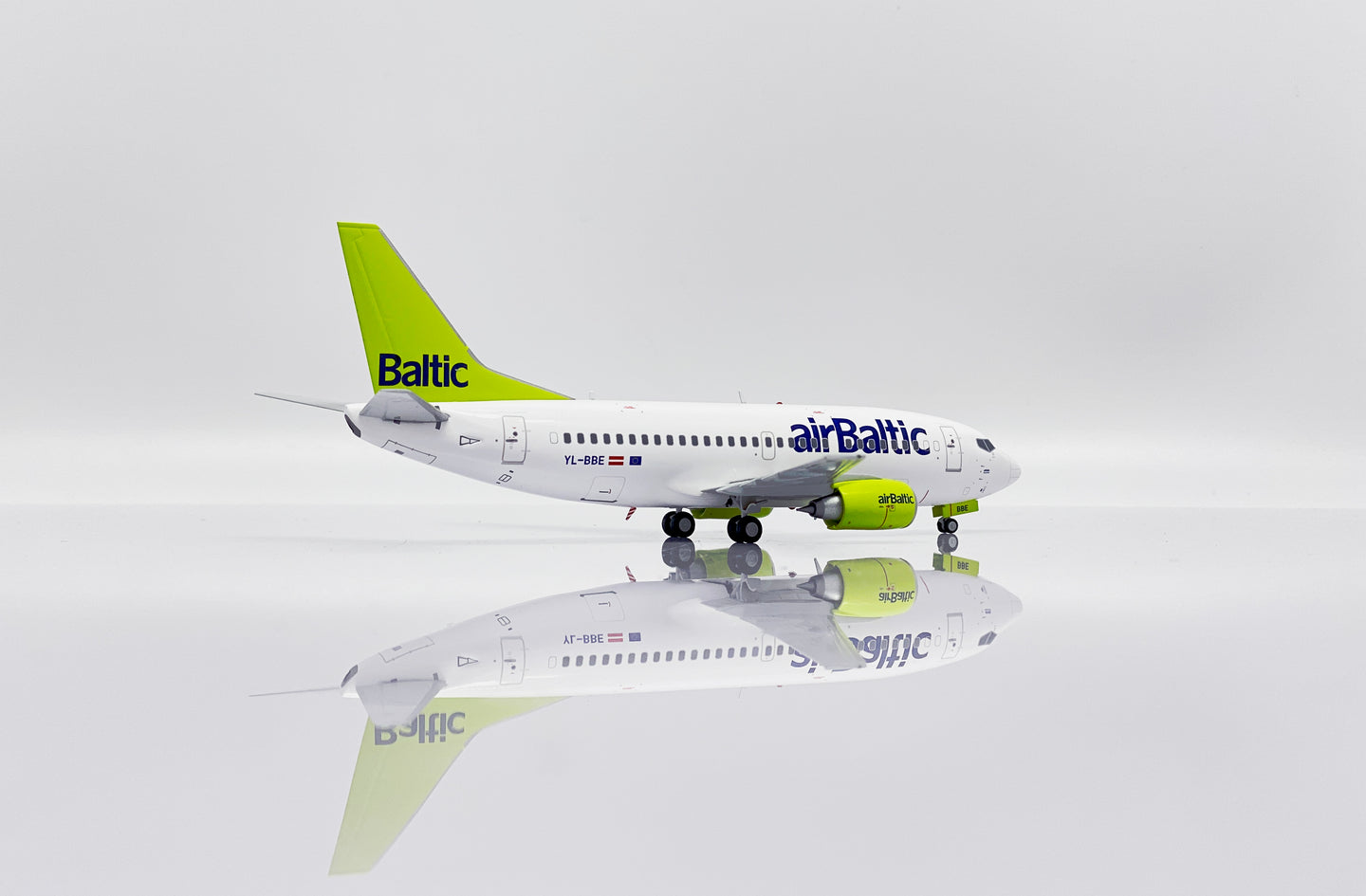 JC WINGS B737-500 AIR BALTIC REG: YL-BBE