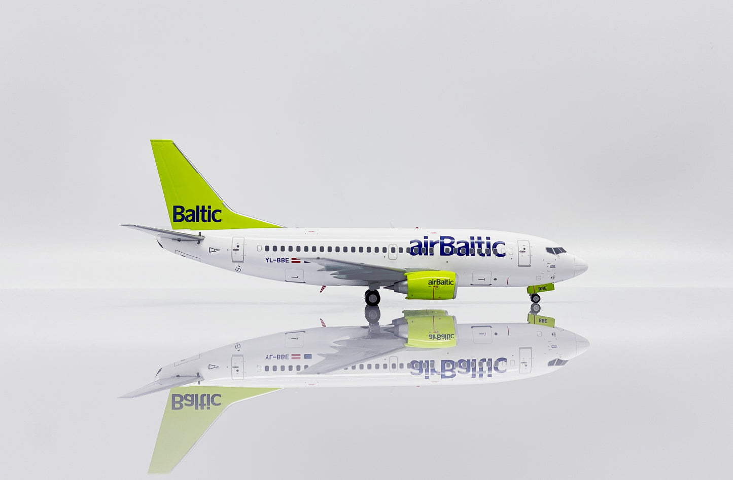 JC WINGS B737-500 AIR BALTIC REG: YL-BBE
