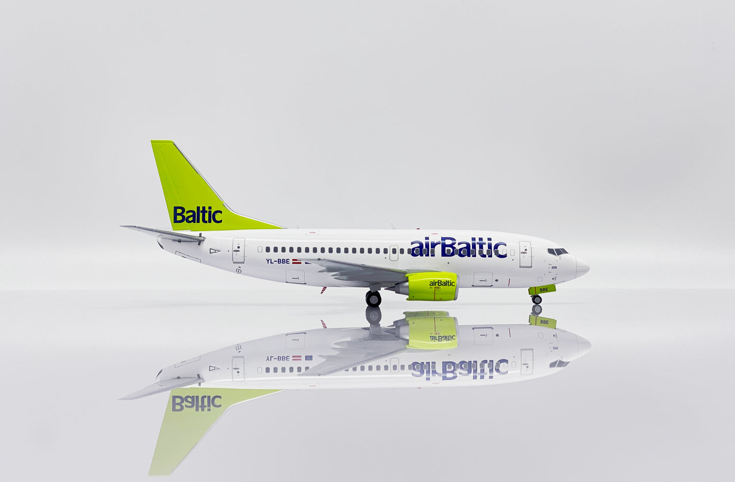 JC WINGS B737-500 AIR BALTIC REG: YL-BBE