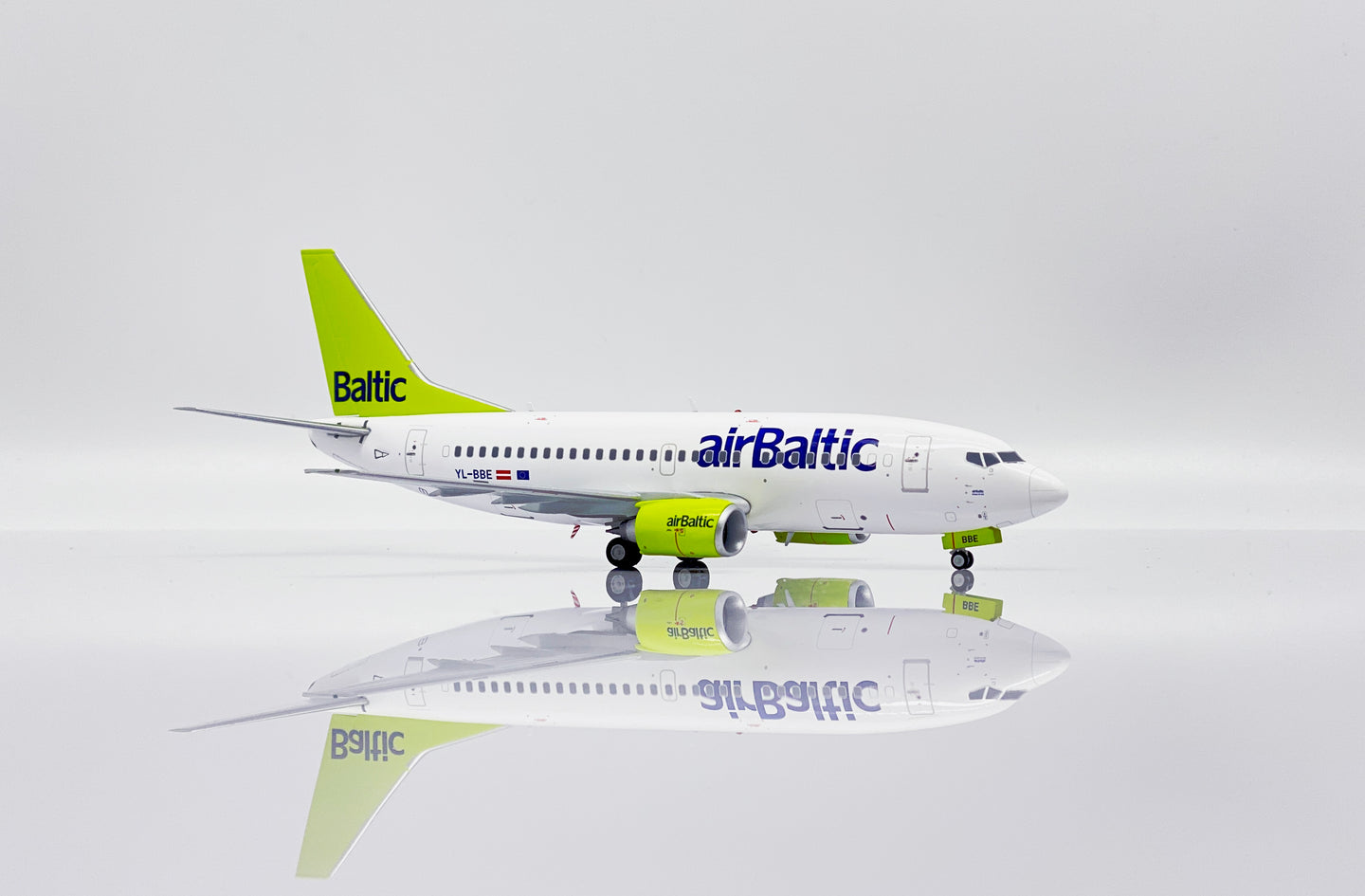 JC WINGS B737-500 AIR BALTIC REG: YL-BBE