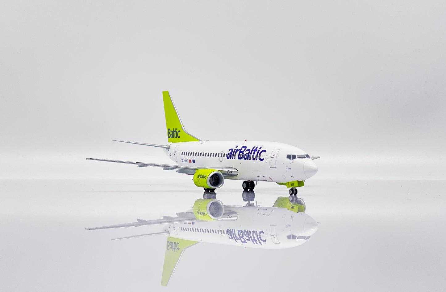 JC WINGS B737-500 AIR BALTIC REG: YL-BBE