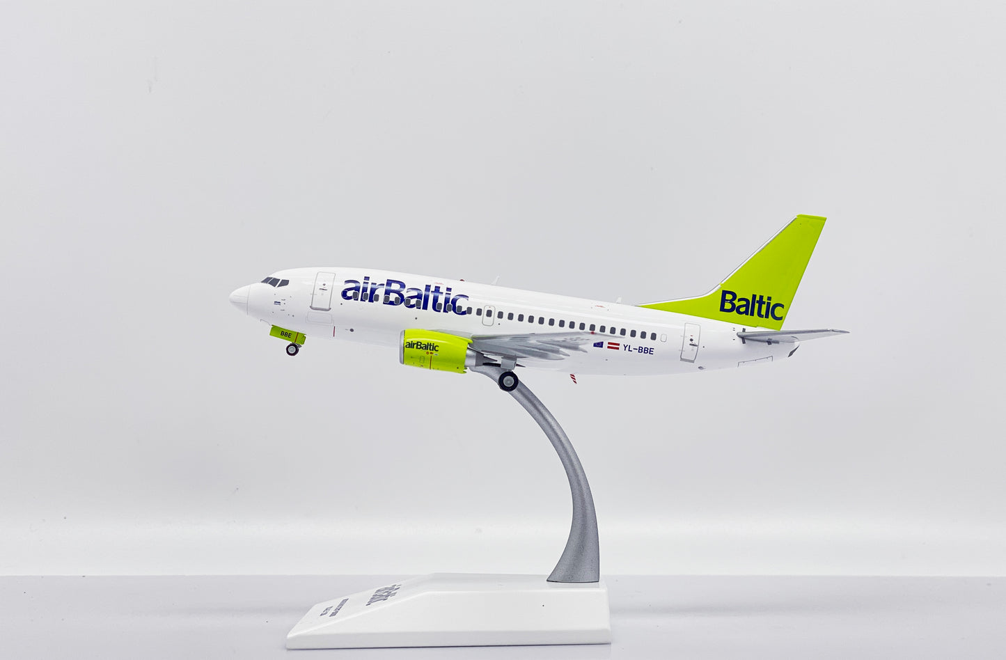 JC WINGS B737-500 AIR BALTIC REG: YL-BBE