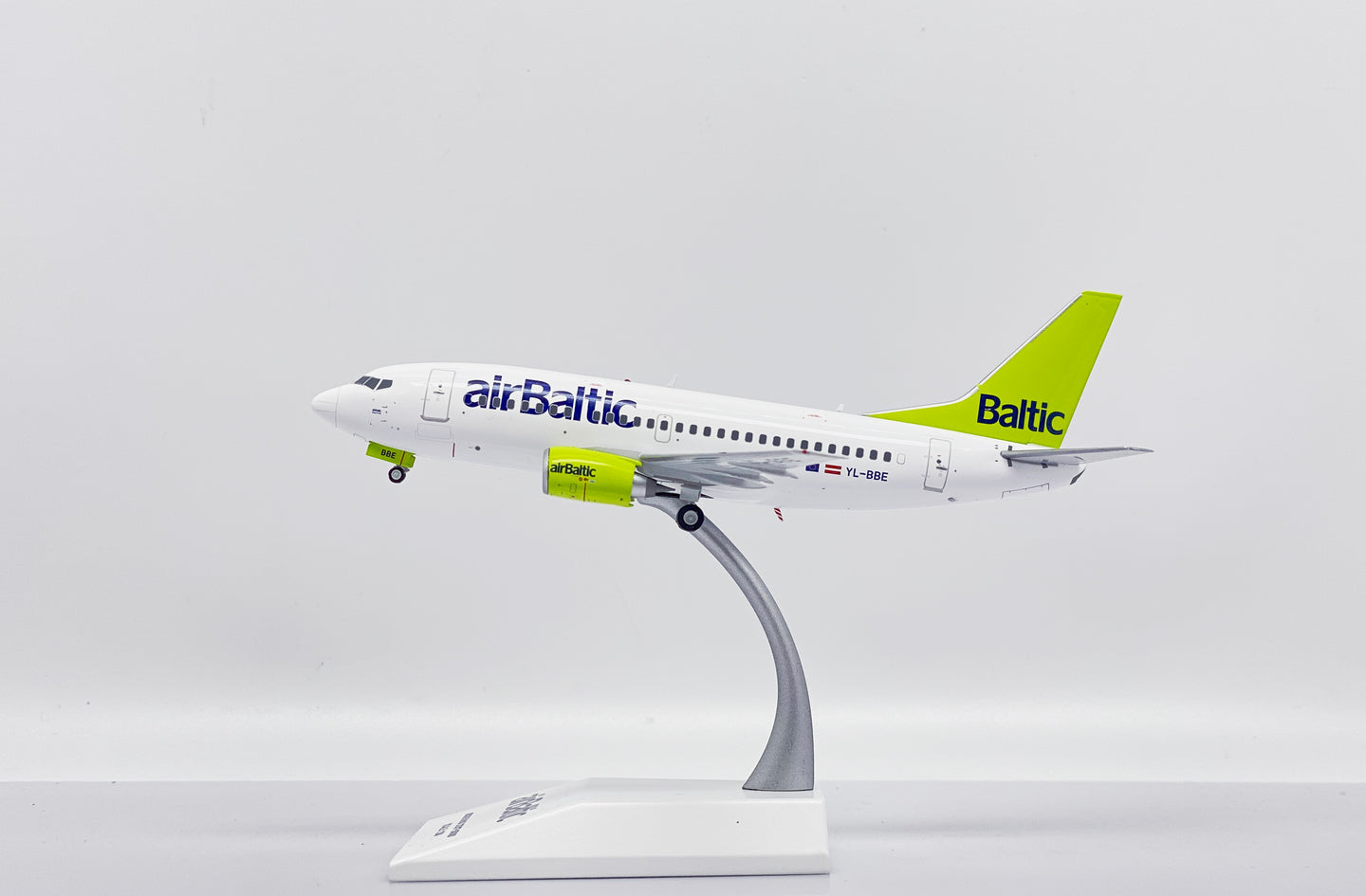 JC WINGS B737-500 AIR BALTIC REG: YL-BBE
