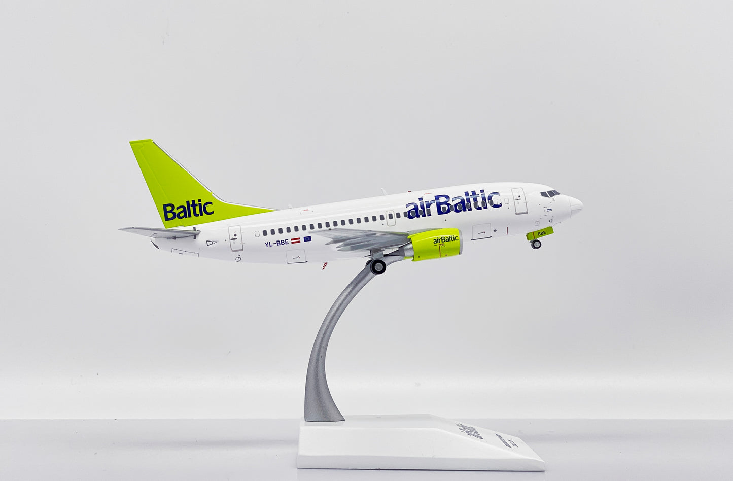 JC WINGS B737-500 AIR BALTIC REG: YL-BBE