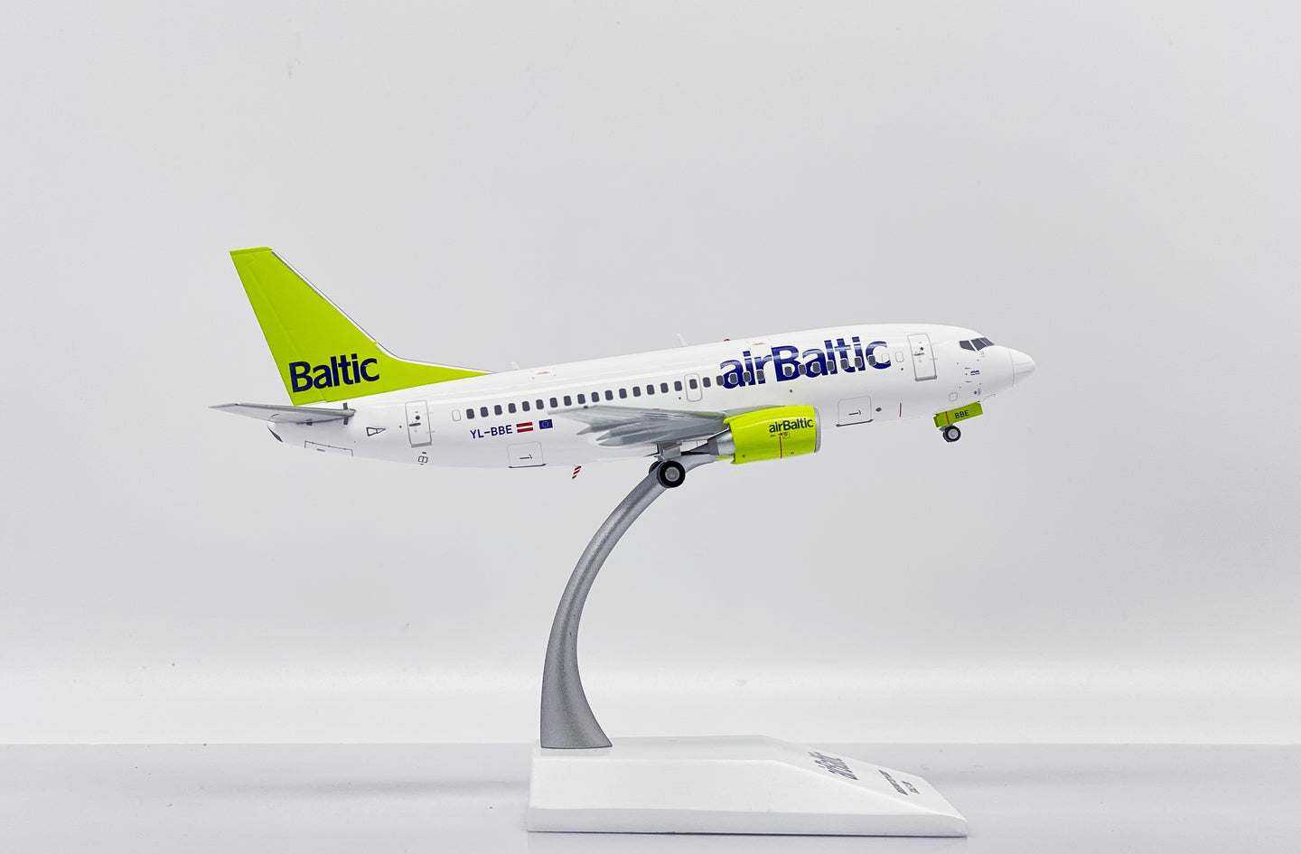 JC WINGS B737-500 AIR BALTIC REG: YL-BBE