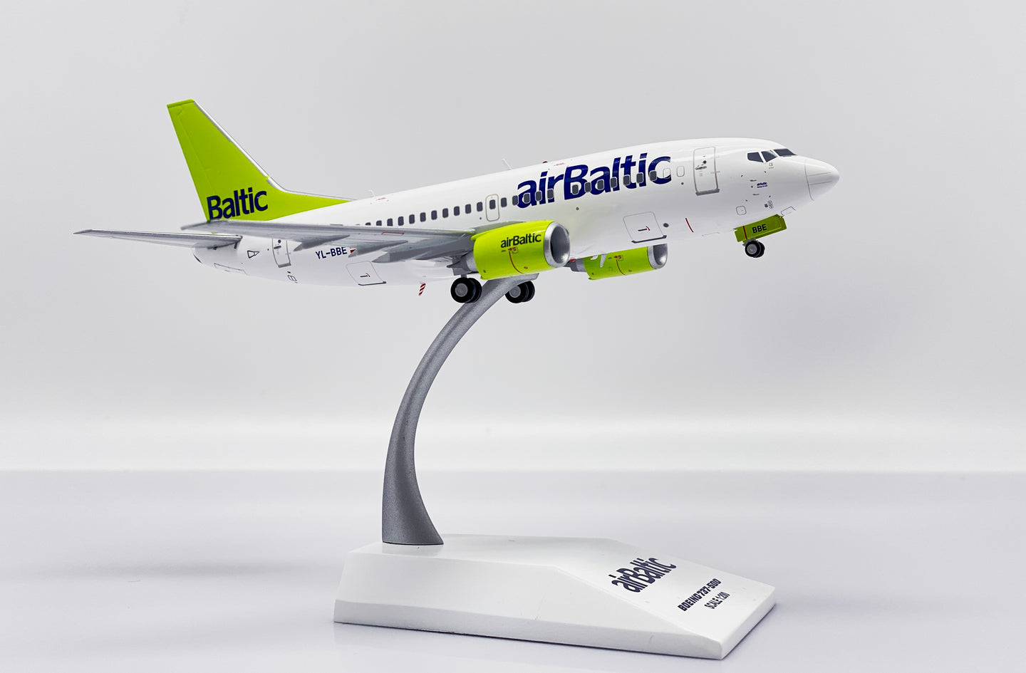 JC WINGS B737-500 AIR BALTIC REG: YL-BBE