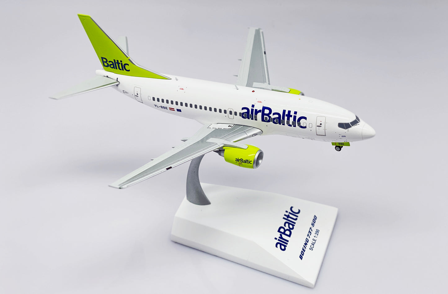 JC WINGS B737-500 AIR BALTIC REG: YL-BBE
