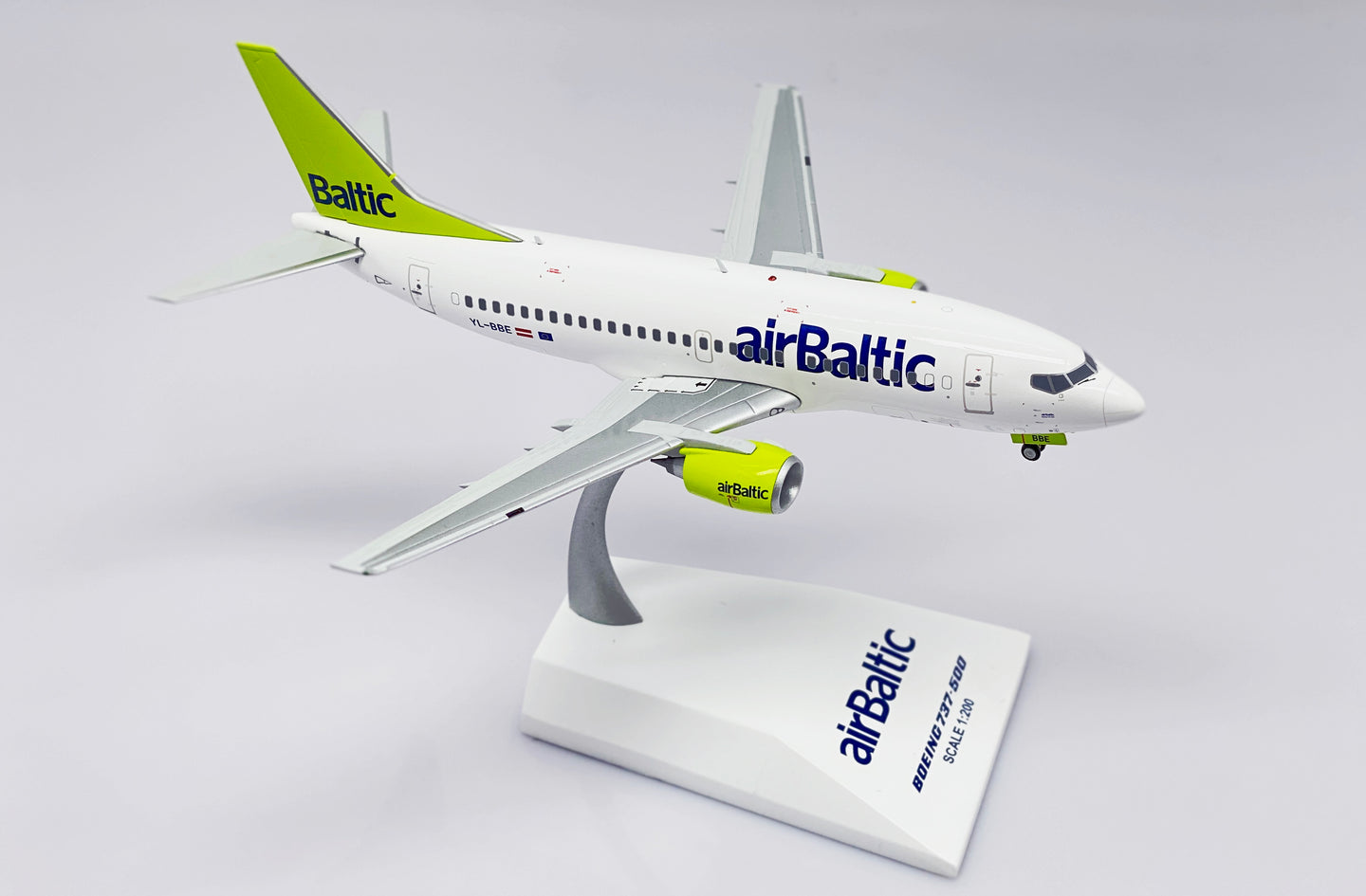 JC WINGS B737-500 AIR BALTIC REG: YL-BBE