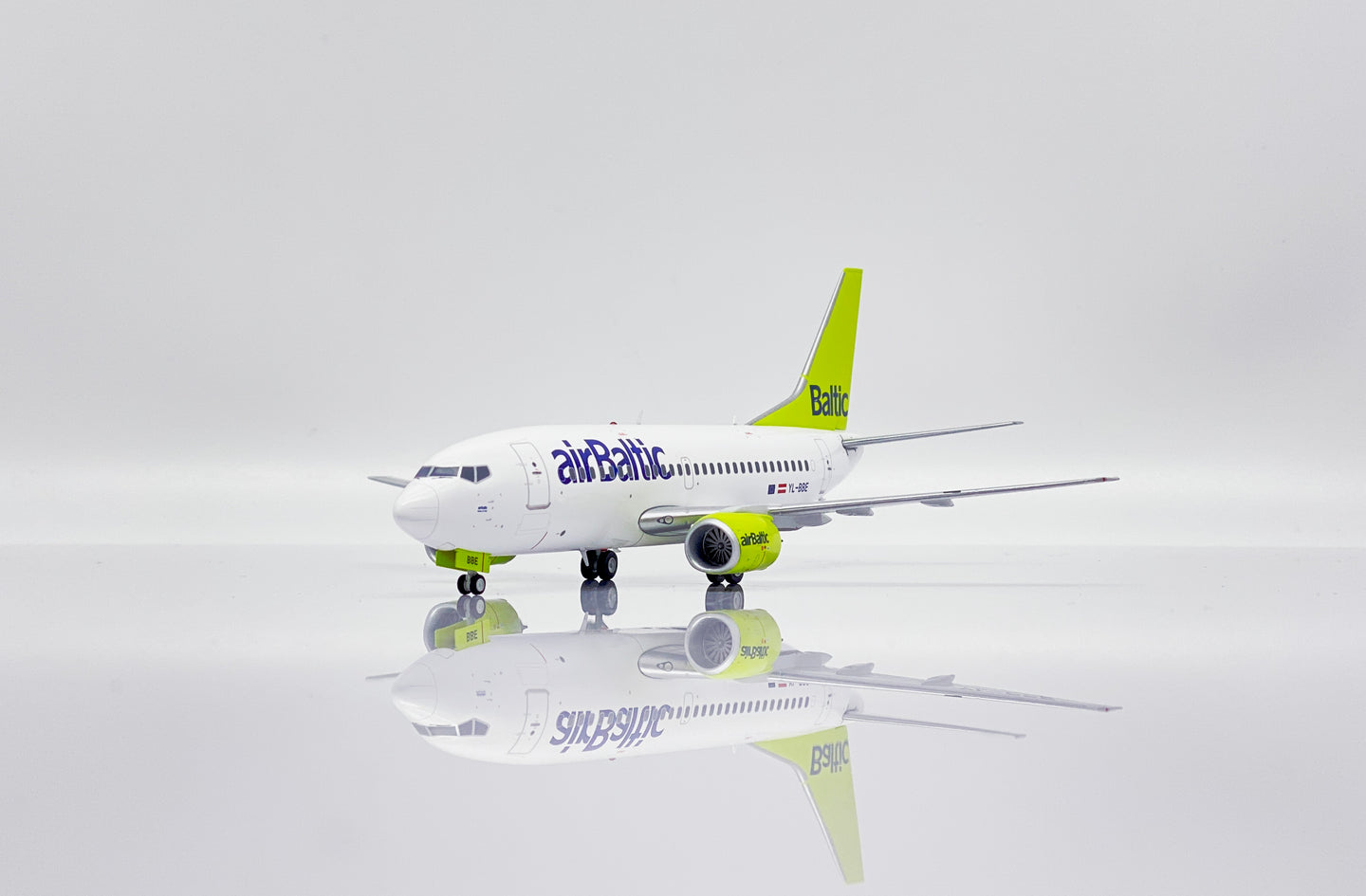 JC WINGS B737-500 AIR BALTIC REG: YL-BBE