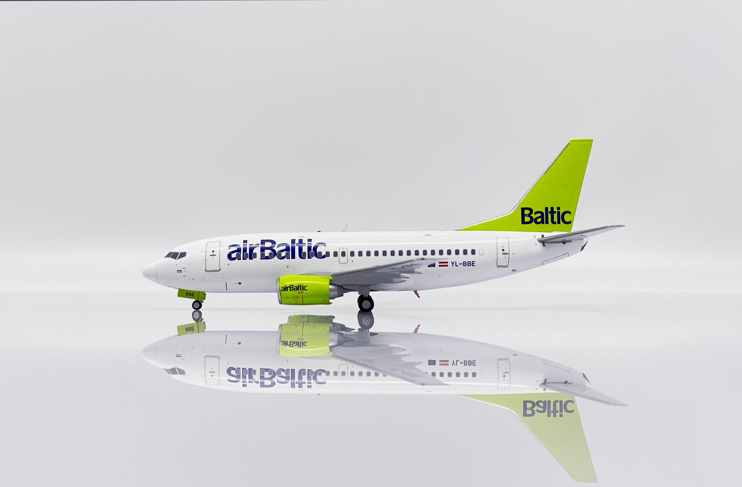 JC WINGS B737-500 AIR BALTIC REG: YL-BBE