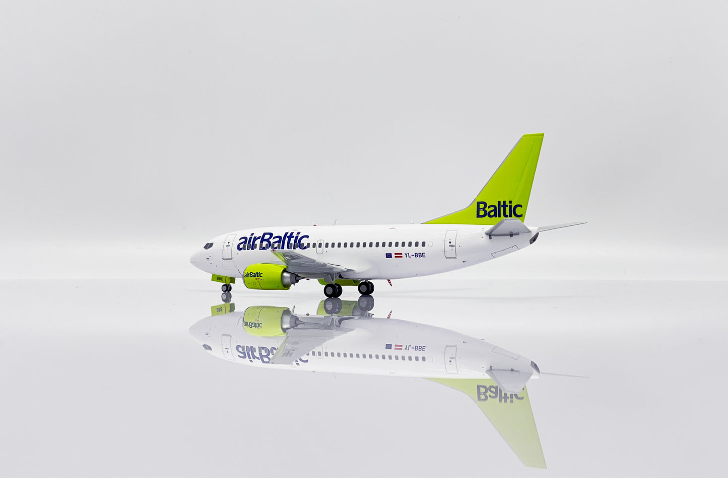 JC WINGS B737-500 AIR BALTIC REG: YL-BBE