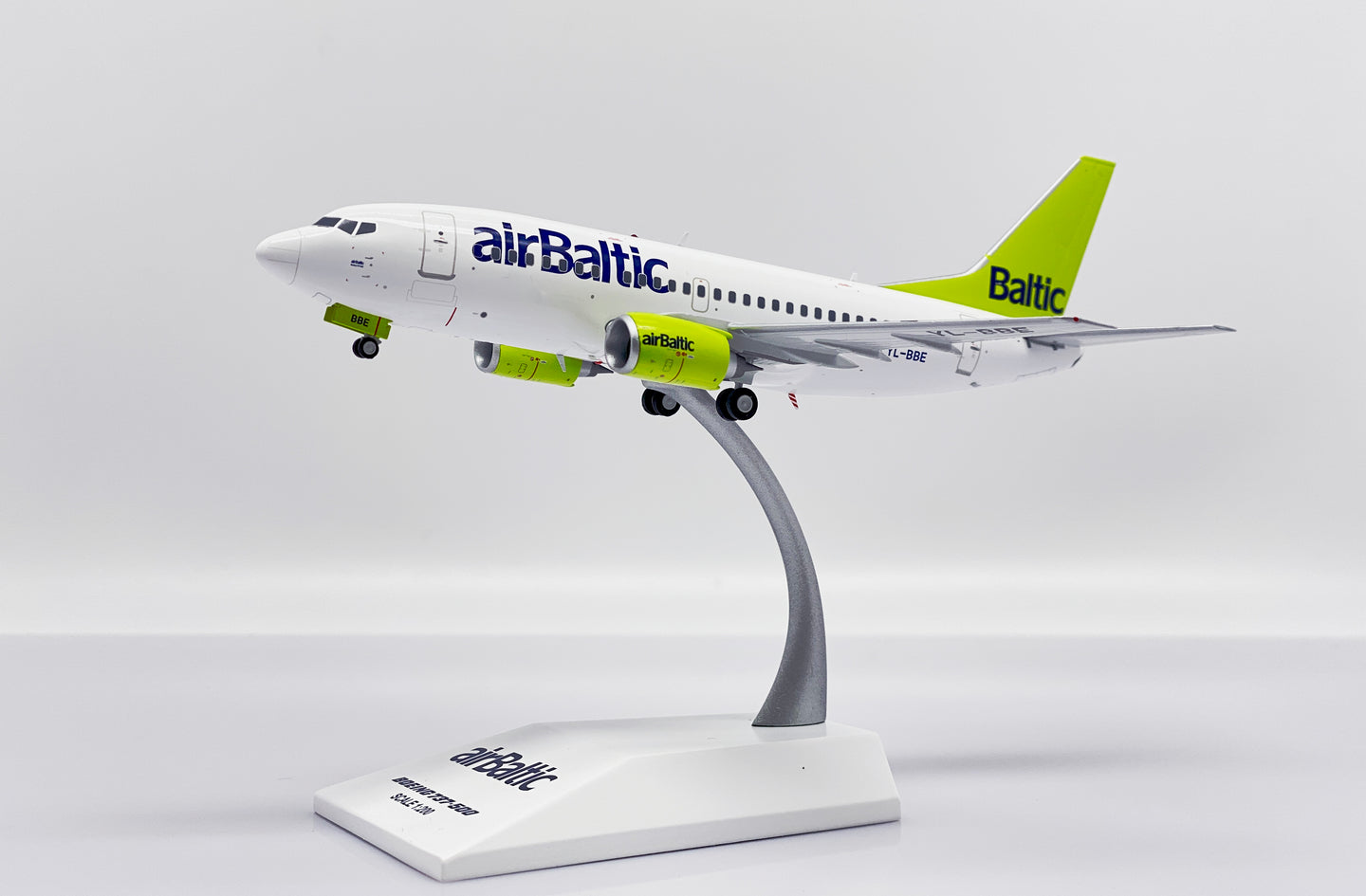 JC WINGS B737-500 AIR BALTIC REG: YL-BBE