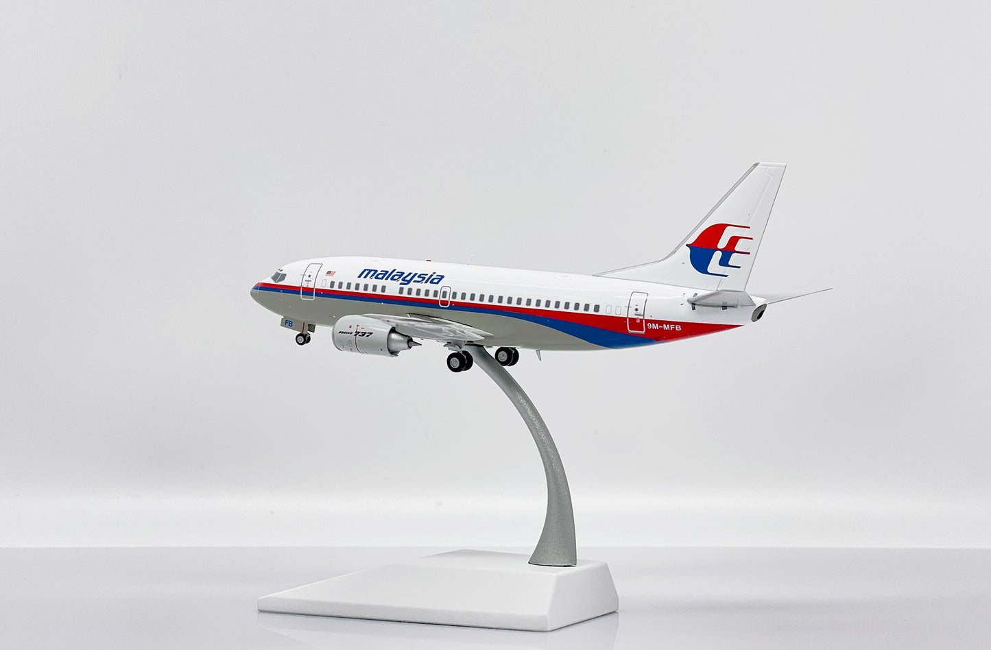 JC WINGS  B737-500 MALAYSIA AIRLINES REG: 9M-MFB