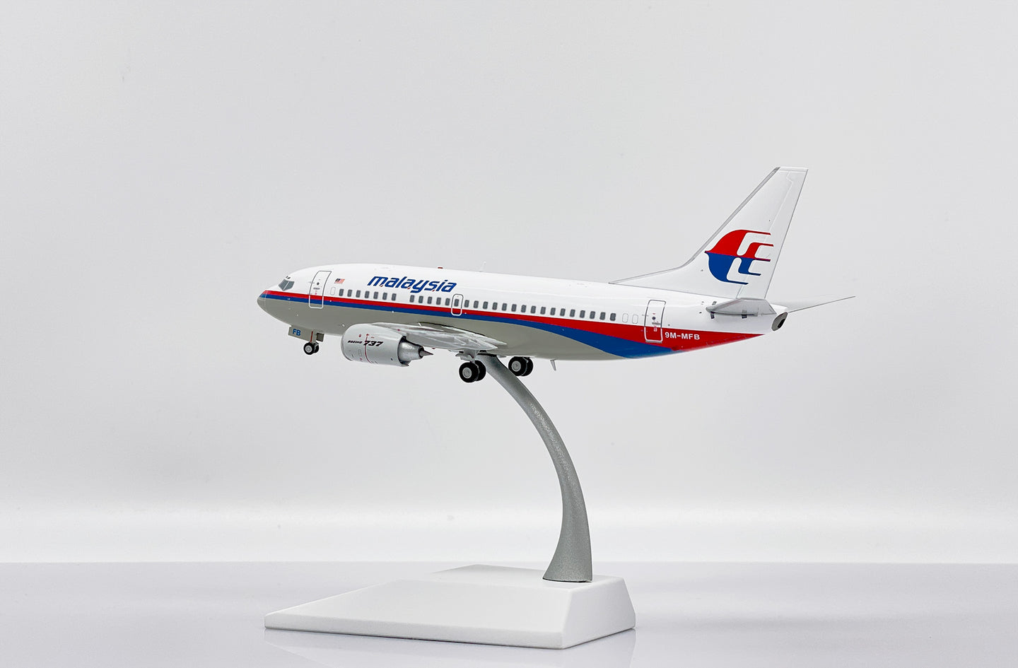 JC WINGS  B737-500 MALAYSIA AIRLINES REG: 9M-MFB