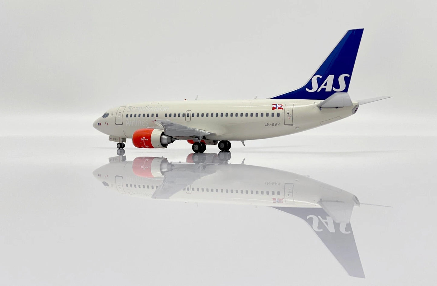 JC WINGS B737-500 SAS SCANDINAVIAN AIRLINES REG: LN-BRV