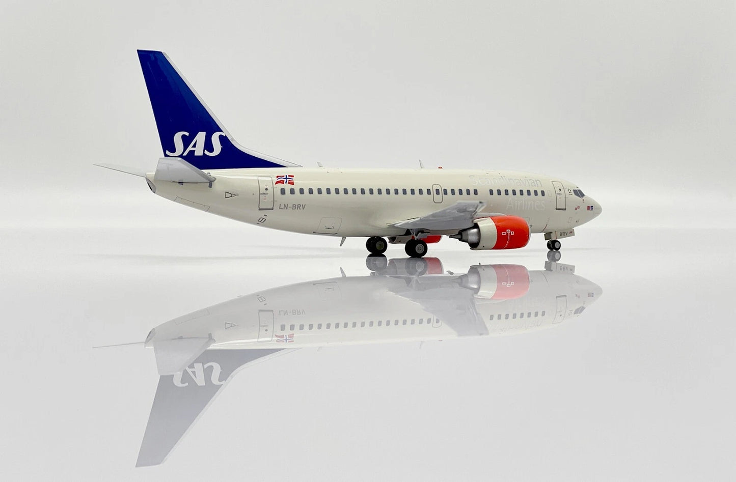 JC WINGS B737-500 SAS SCANDINAVIAN AIRLINES REG: LN-BRV