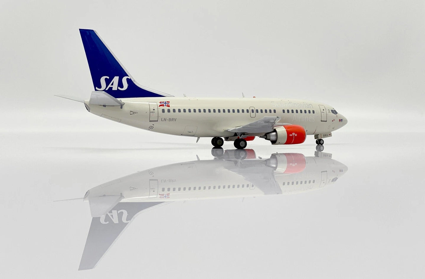 JC WINGS B737-500 SAS SCANDINAVIAN AIRLINES REG: LN-BRV