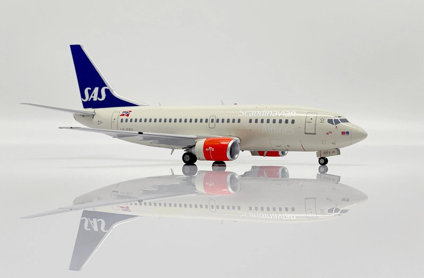 JC WINGS B737-500 SAS SCANDINAVIAN AIRLINES REG: LN-BRV
