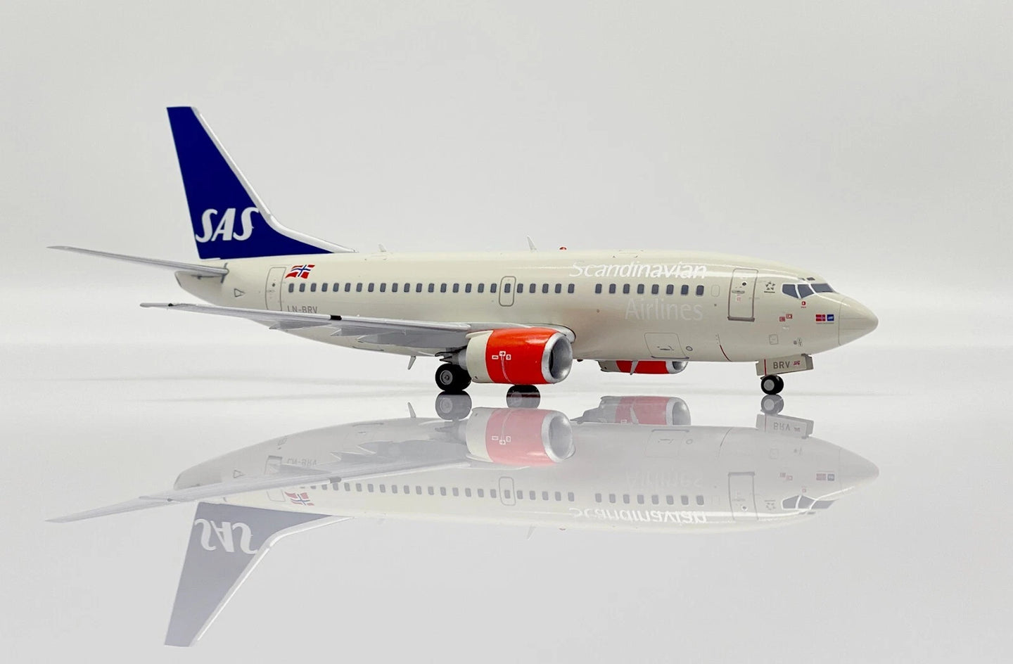 JC WINGS B737-500 SAS SCANDINAVIAN AIRLINES REG: LN-BRV