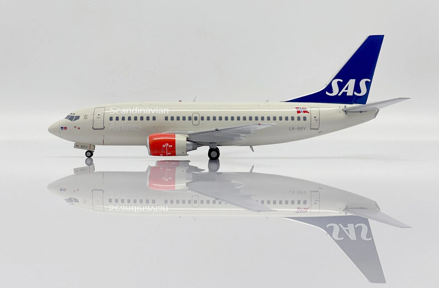 JC WINGS B737-500 SAS SCANDINAVIAN AIRLINES REG: LN-BRV