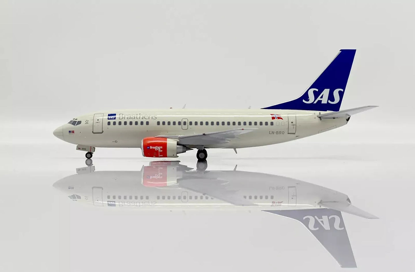 JC WINGS DASH 8-Q400 ICELANDAIR REG: TF-FXI