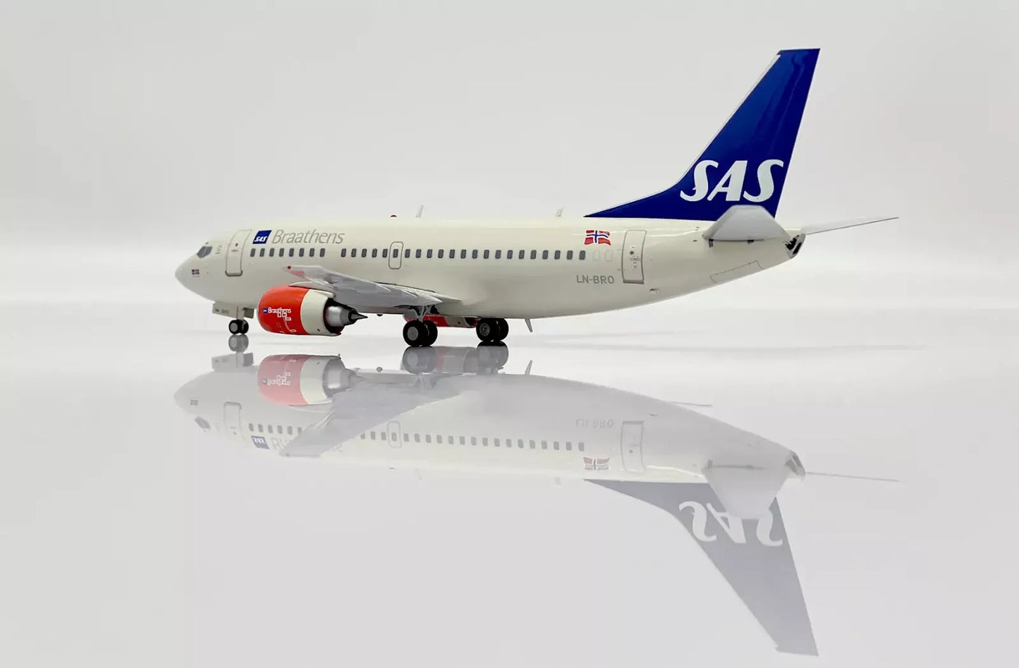 JC WINGS DASH 8-Q400 ICELANDAIR REG: TF-FXI