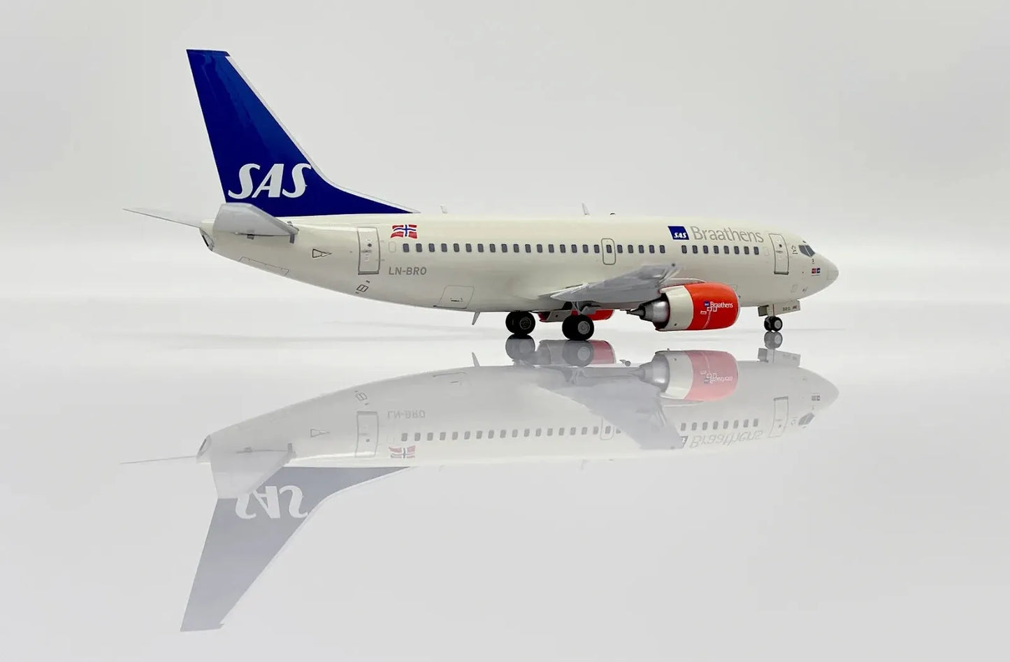 JC WINGS DASH 8-Q400 ICELANDAIR REG: TF-FXI