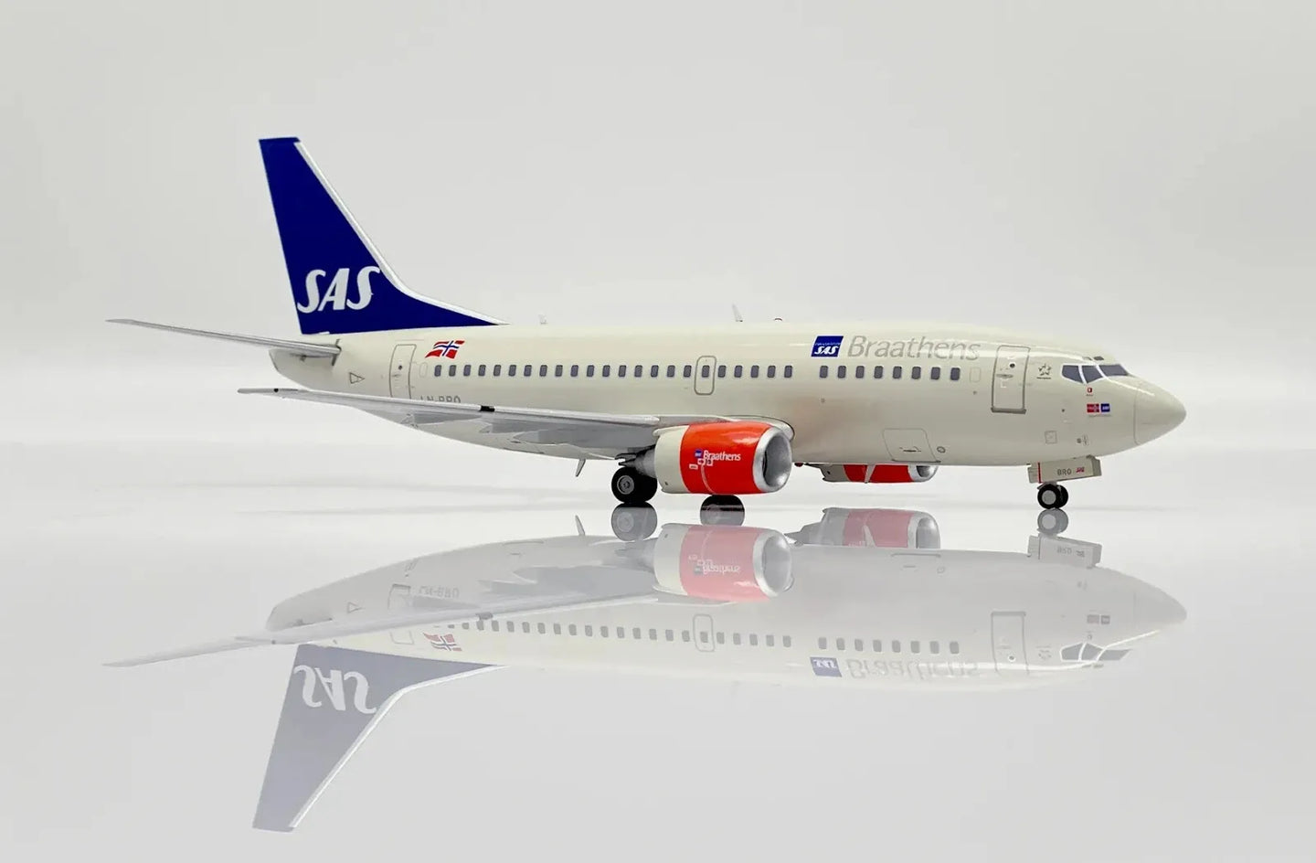 JC WINGS DASH 8-Q400 ICELANDAIR REG: TF-FXI