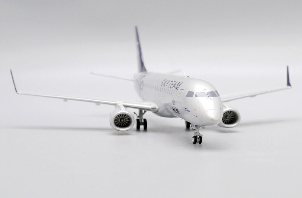 JC WINGS EMBRAER 190-100STD KLM CITYHOPPER "SKYTEAM" REG: PH-EZX