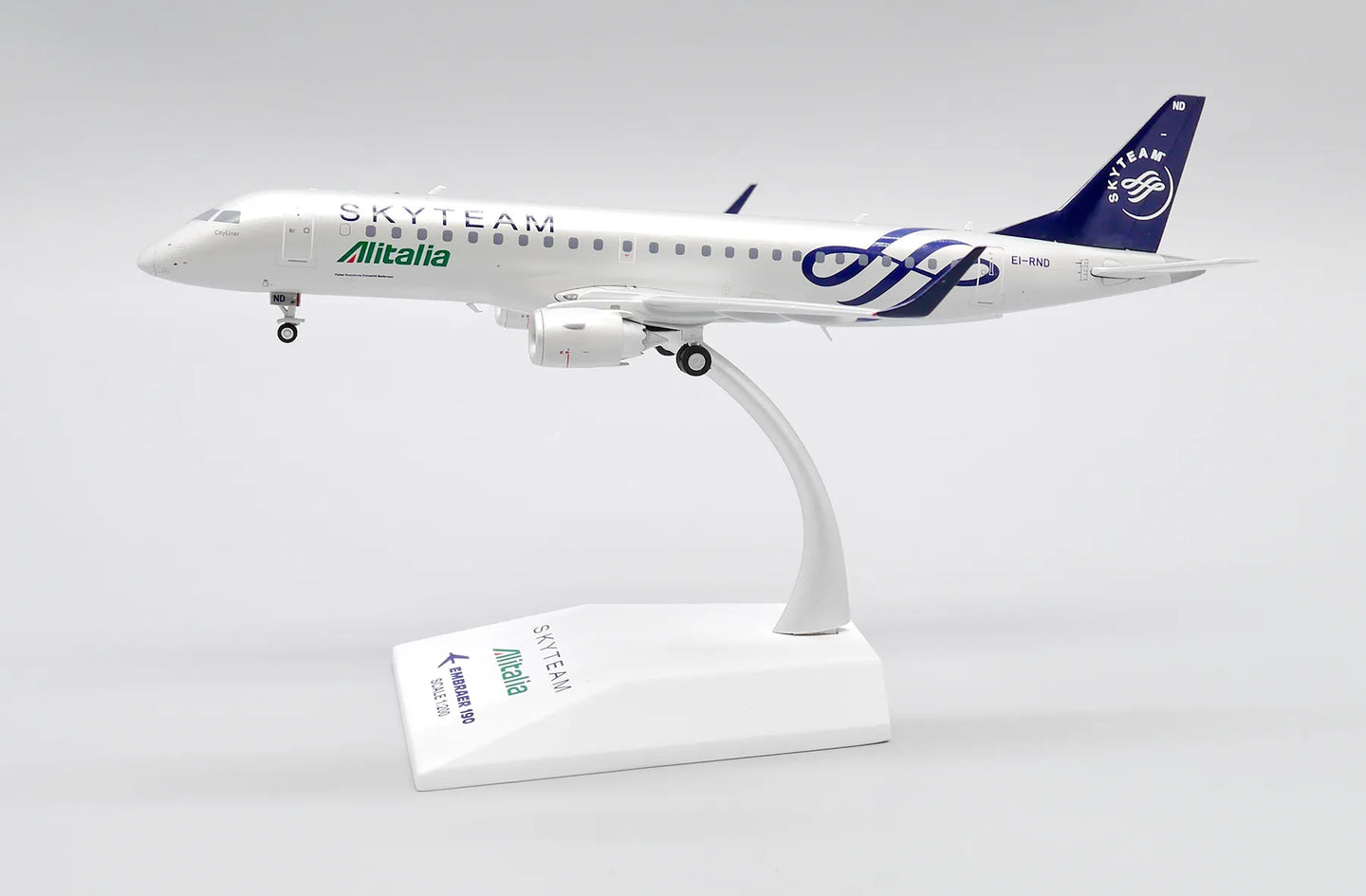 JC WINGS ERJ-190STD ALITALIA "SKYTEAM" REG: EI-RND