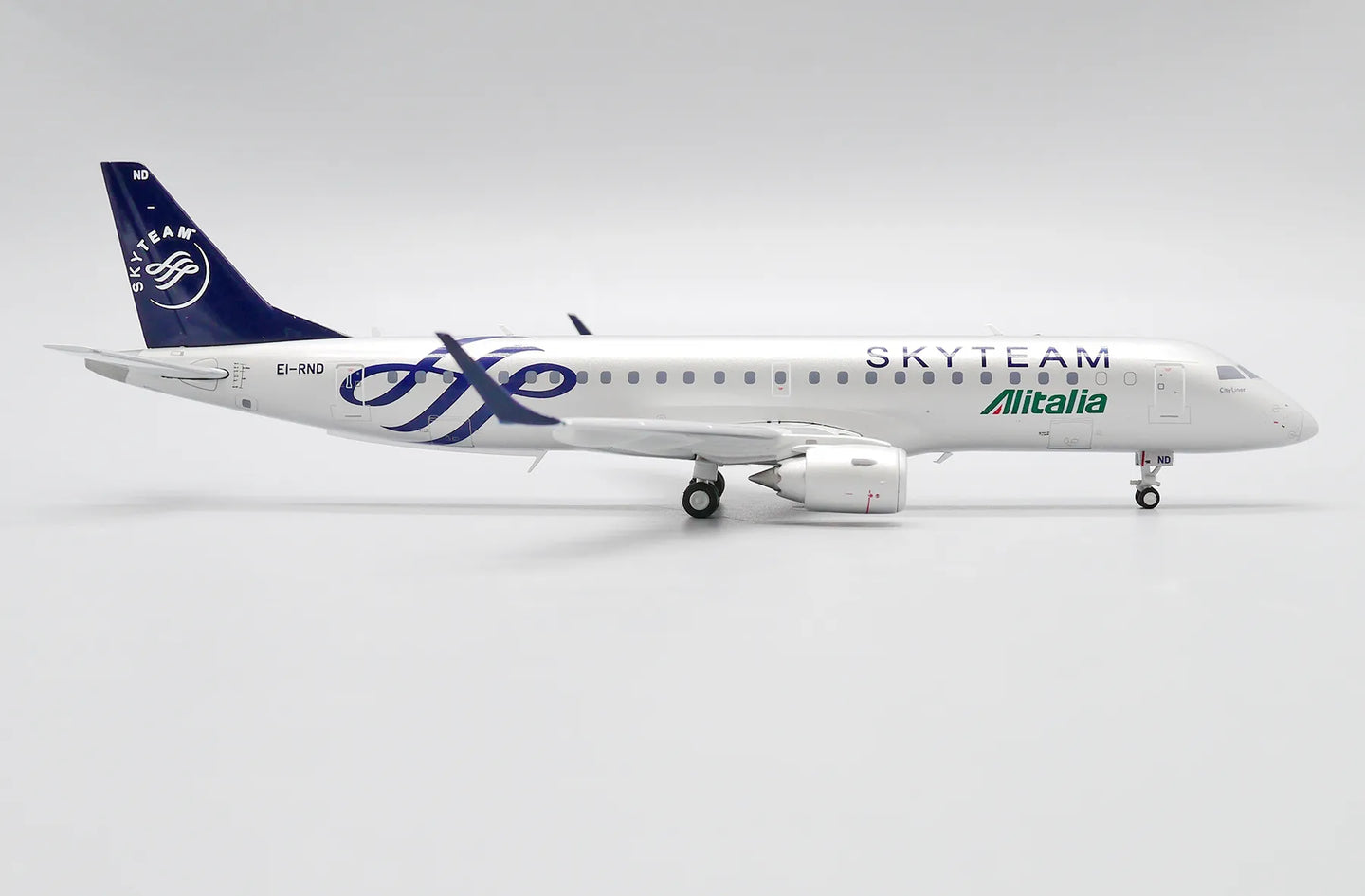 JC WINGS ERJ-190STD ALITALIA "SKYTEAM" REG: EI-RND