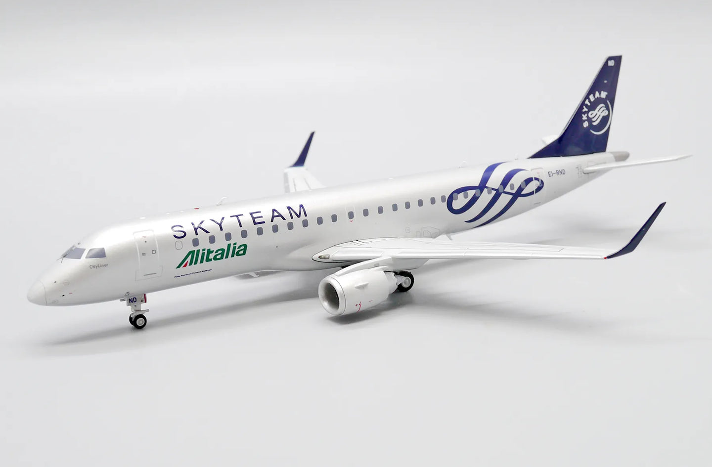 JC WINGS ERJ-190STD ALITALIA "SKYTEAM" REG: EI-RND