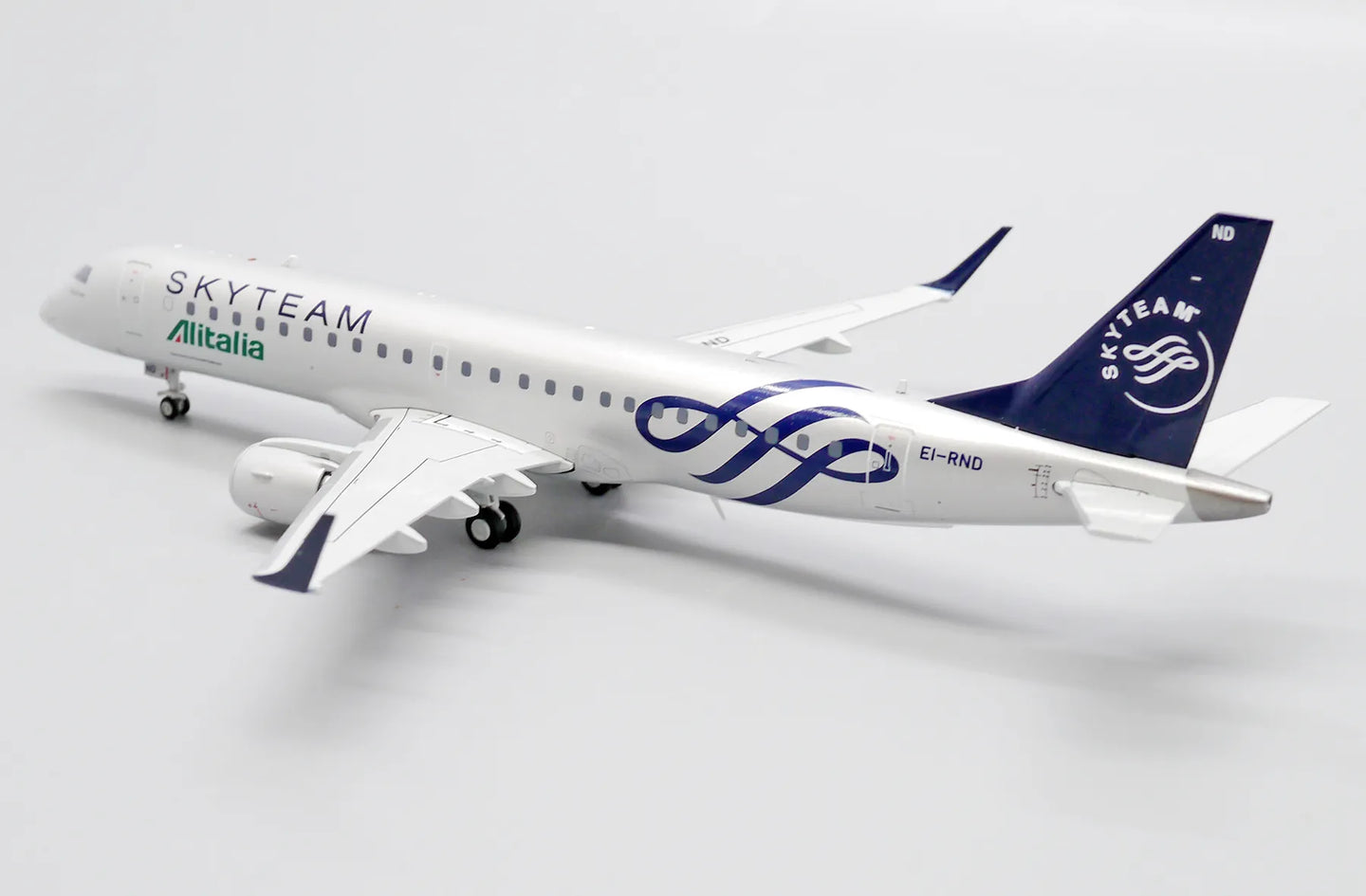 JC WINGS ERJ-190STD ALITALIA "SKYTEAM" REG: EI-RND