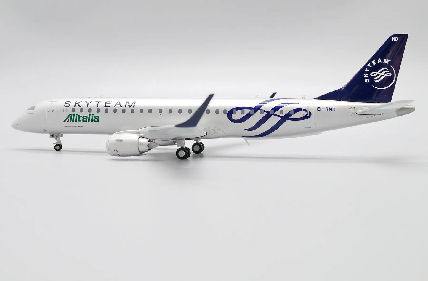JC WINGS ERJ-190STD ALITALIA "SKYTEAM" REG: EI-RND