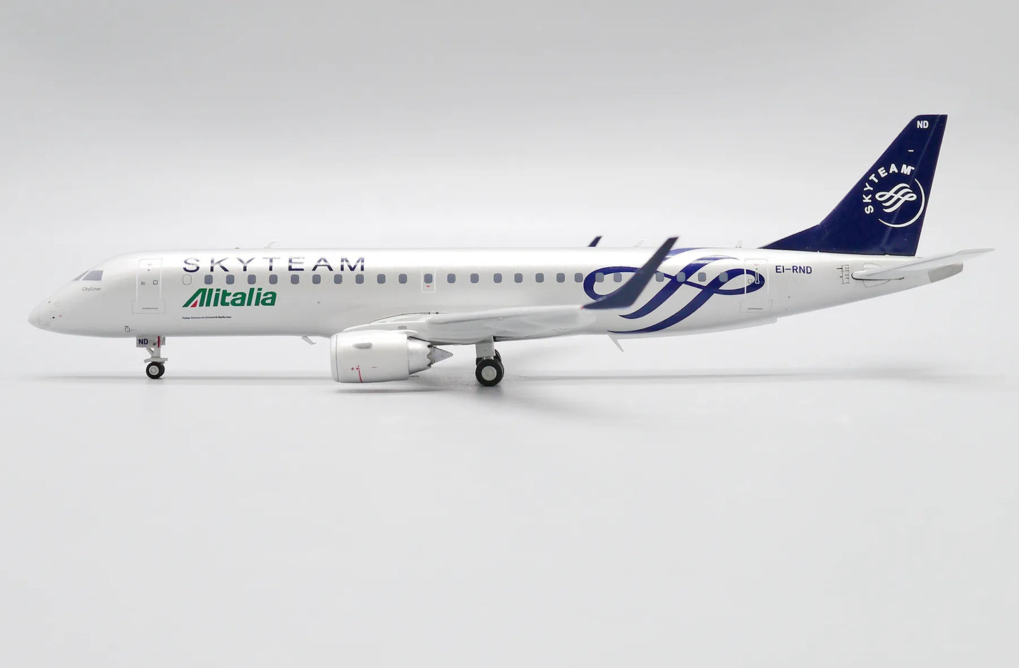 JC WINGS ERJ-190STD ALITALIA "SKYTEAM" REG: EI-RND
