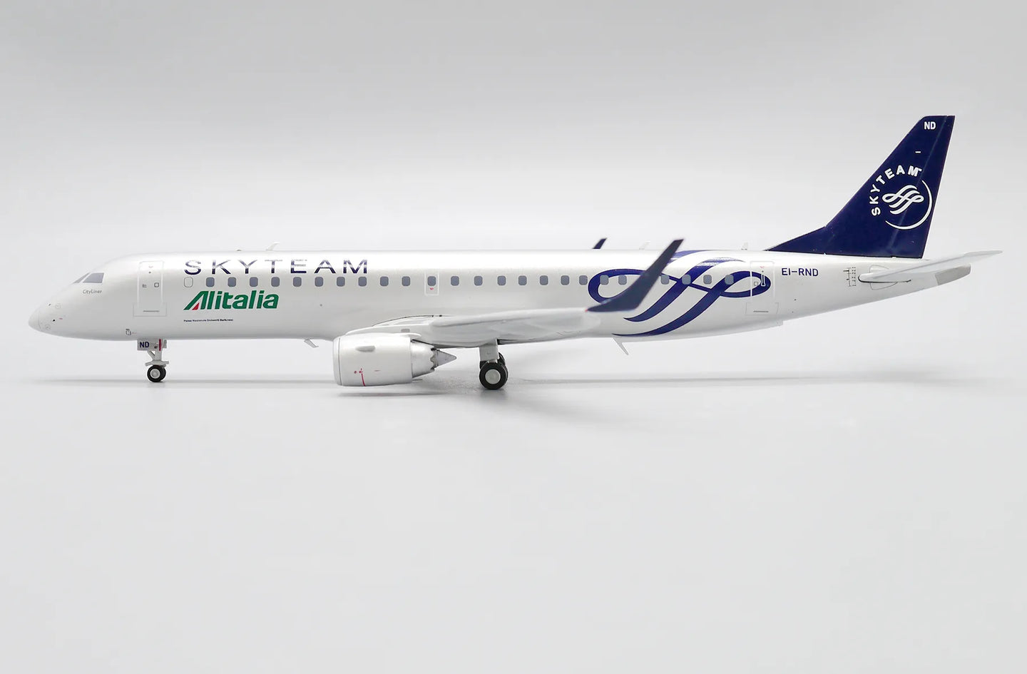 JC WINGS ERJ-190STD ALITALIA "SKYTEAM" REG: EI-RND