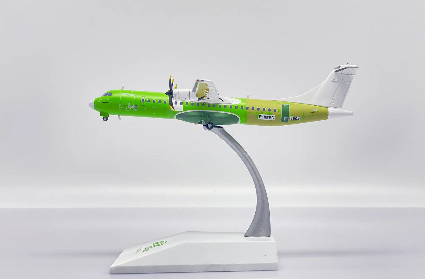 JC WINGS ATR72-600 HOUSE COLOURS "TEST LIVERY" REG: F-WWEG