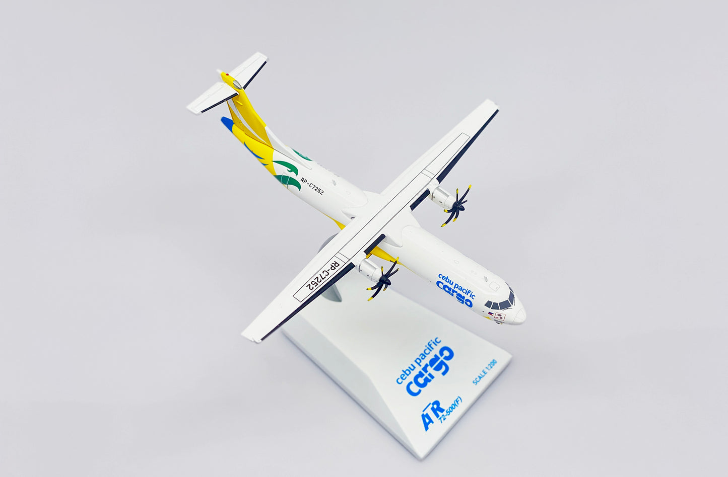 JC WINGS ATR72-500F CEBU PACIFIC CARGO REG: RP-C7252