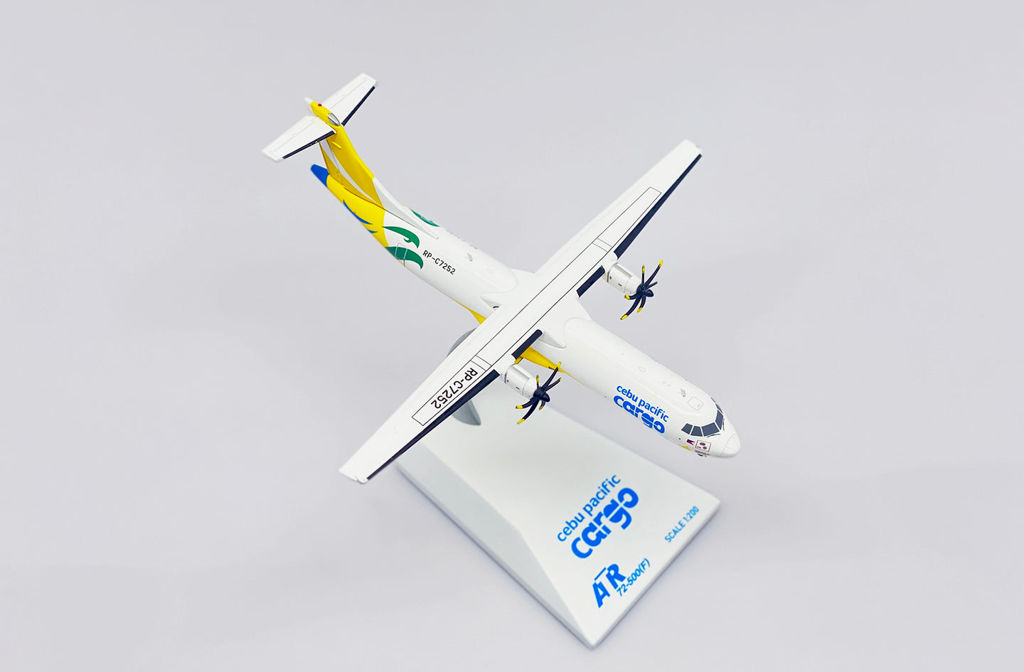 JC WINGS ATR72-500F CEBU PACIFIC CARGO REG: RP-C7252