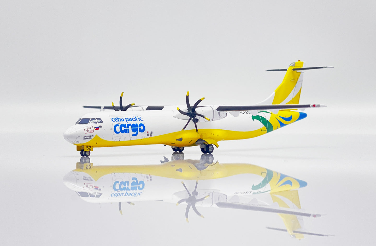 JC WINGS ATR72-500F CEBU PACIFIC CARGO REG: RP-C7252