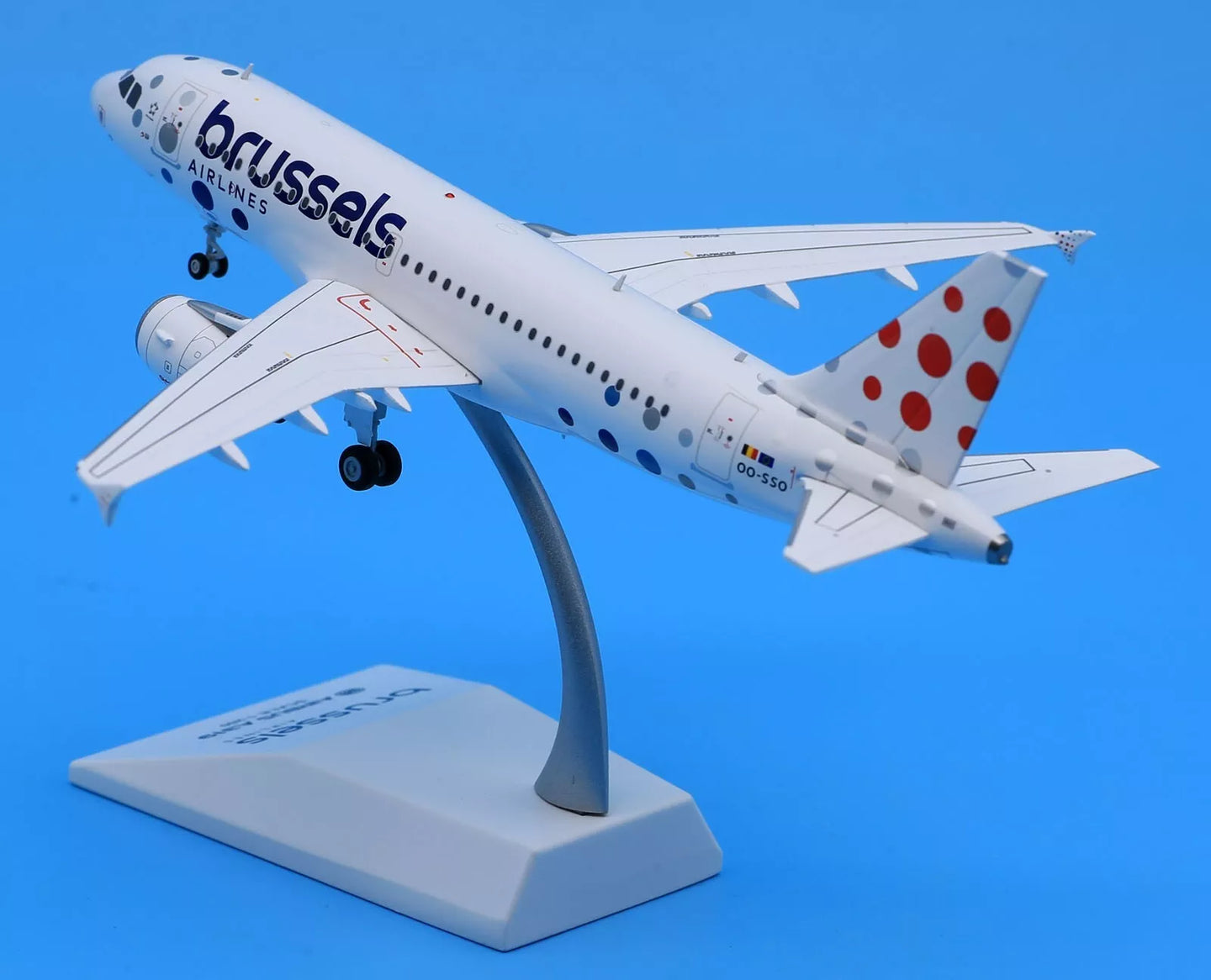 JCWINGS A319 BRUSSELS AIRLINES REG: OO-SSO