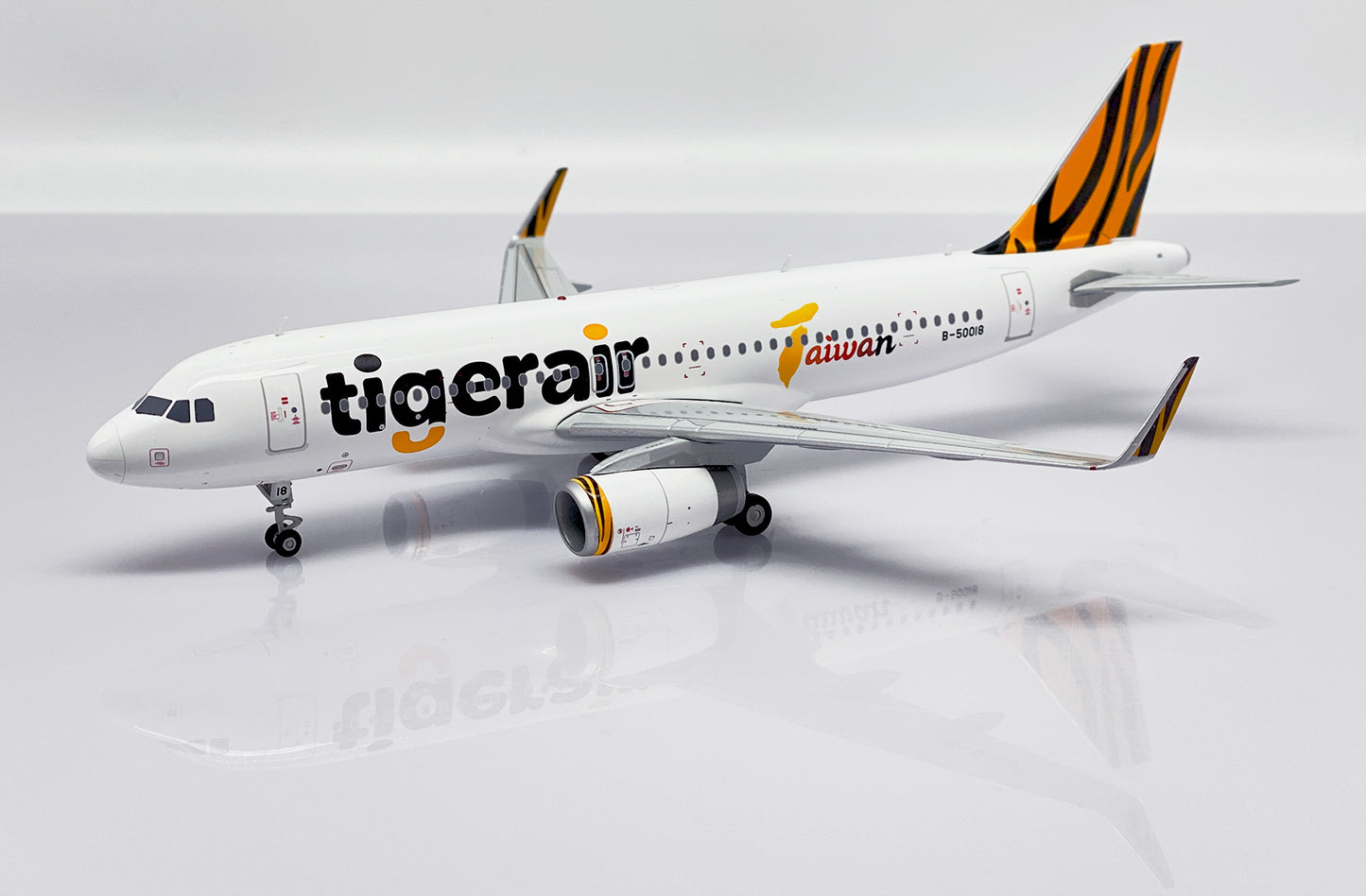 JC WINGS A320 TIGERAIR "TAIWAN" REG: B-50018