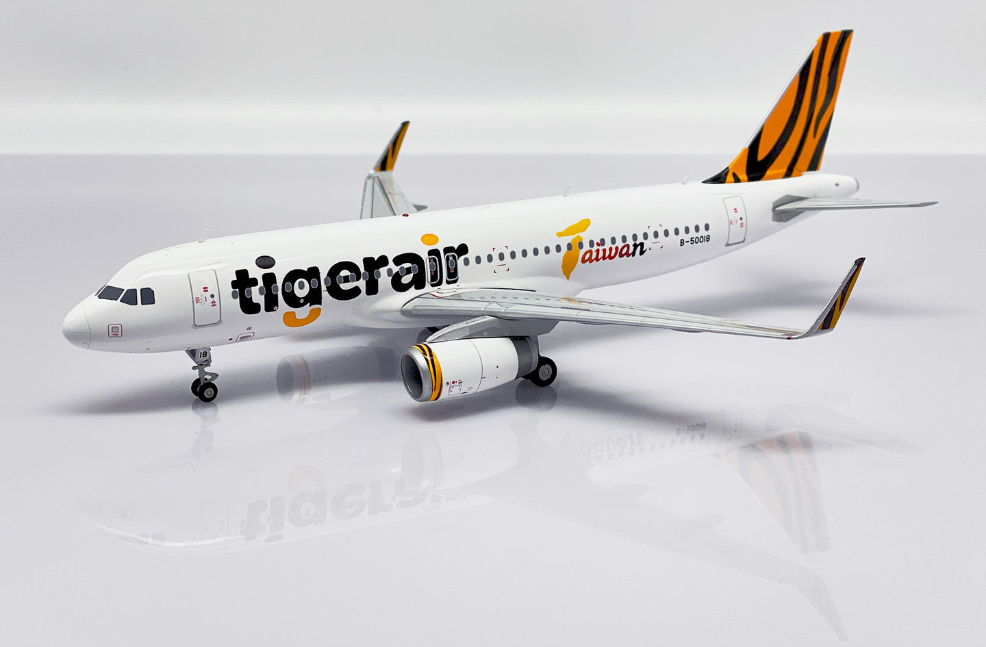 JC WINGS A320 TIGERAIR "TAIWAN" REG: B-50018