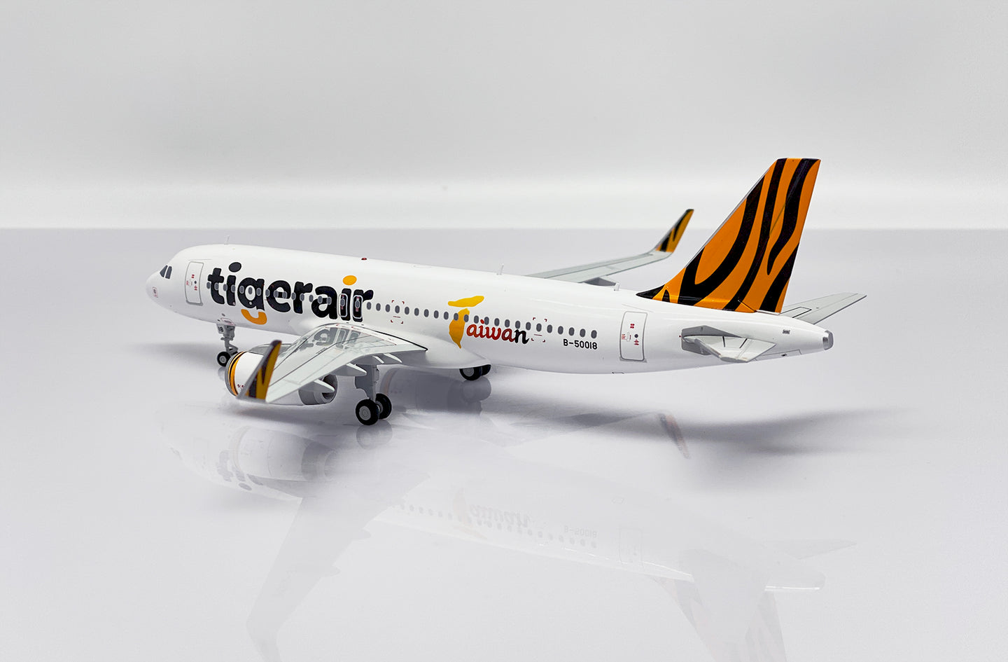 JC WINGS A320 TIGERAIR "TAIWAN" REG: B-50018