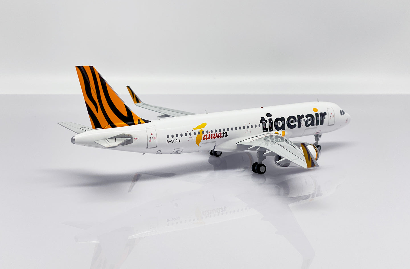JC WINGS A320 TIGERAIR "TAIWAN" REG: B-50018