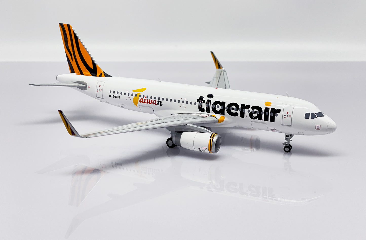 JC WINGS A320 TIGERAIR "TAIWAN" REG: B-50018
