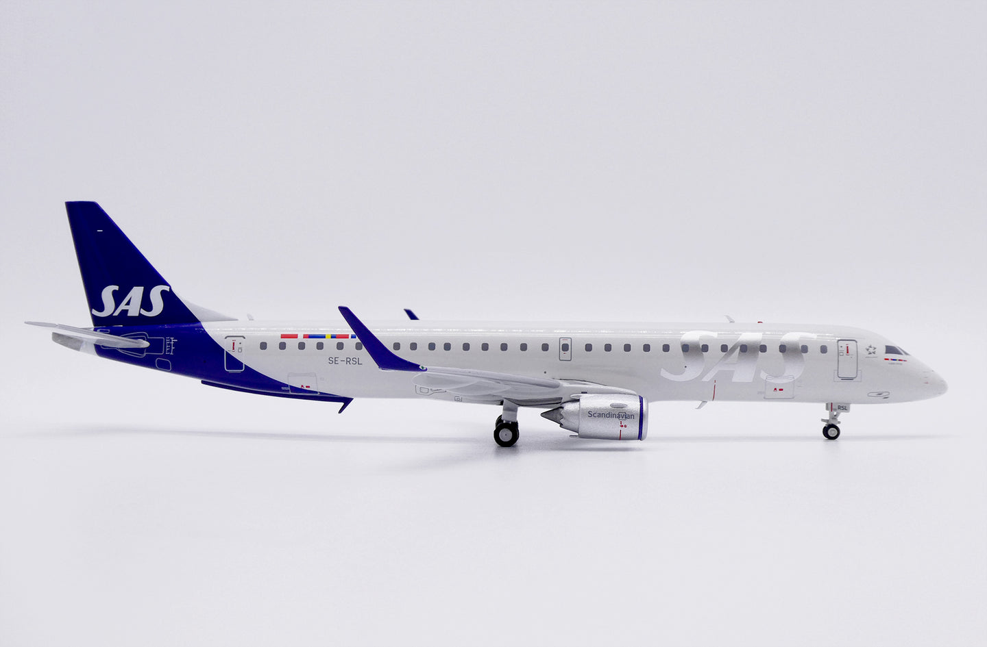 JC WINGS ERJ-195LR SAS LINK REG: SE-RSL