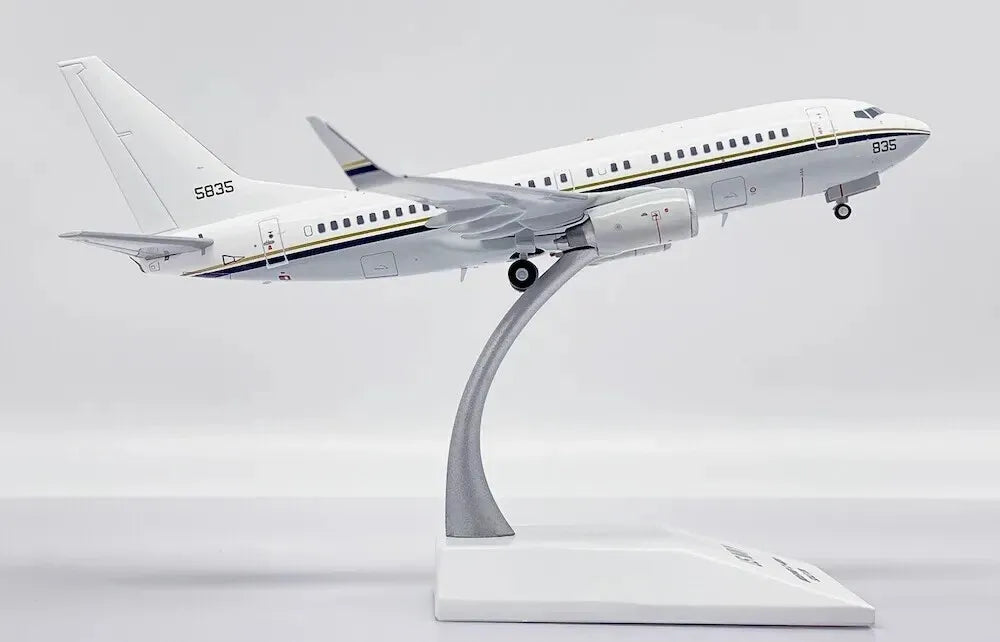 JC WINGS B737-700 C-40A CLIPPER US NAVY REG: 165835