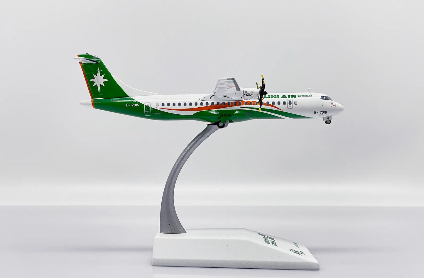 JC WINGS ATR72-600 UNI AIR REG: B-17015